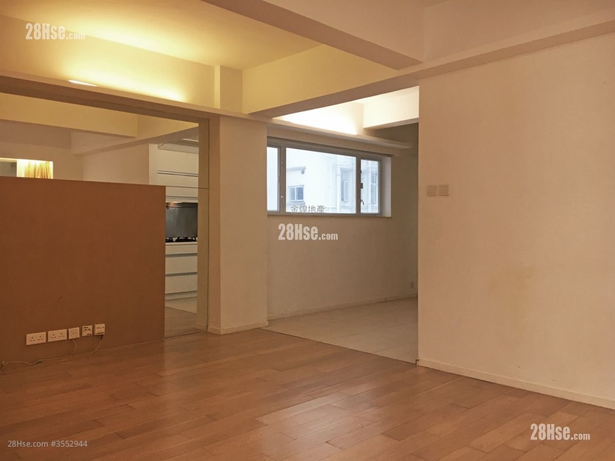 Yu Fung Building Sell Studio , 1 Bathroom 561 ft²