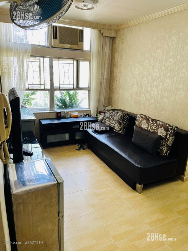 Ying Fuk Court Sell 3 Bedrooms , 1 Bathroom 559 ft²