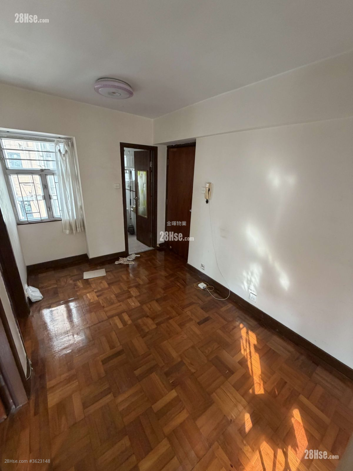 Charming Court Sell 2 Bedrooms , 1 Bathroom 287 ft²