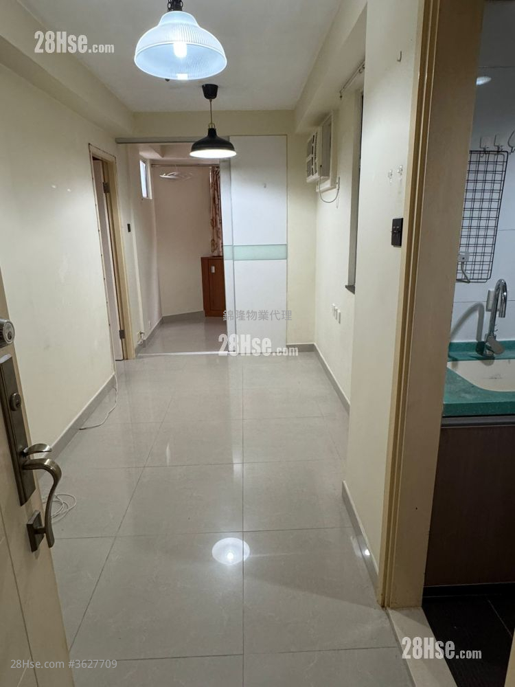 Sunshine Plaza Rental 2 Bedrooms , 1 Bathroom 297 ft²