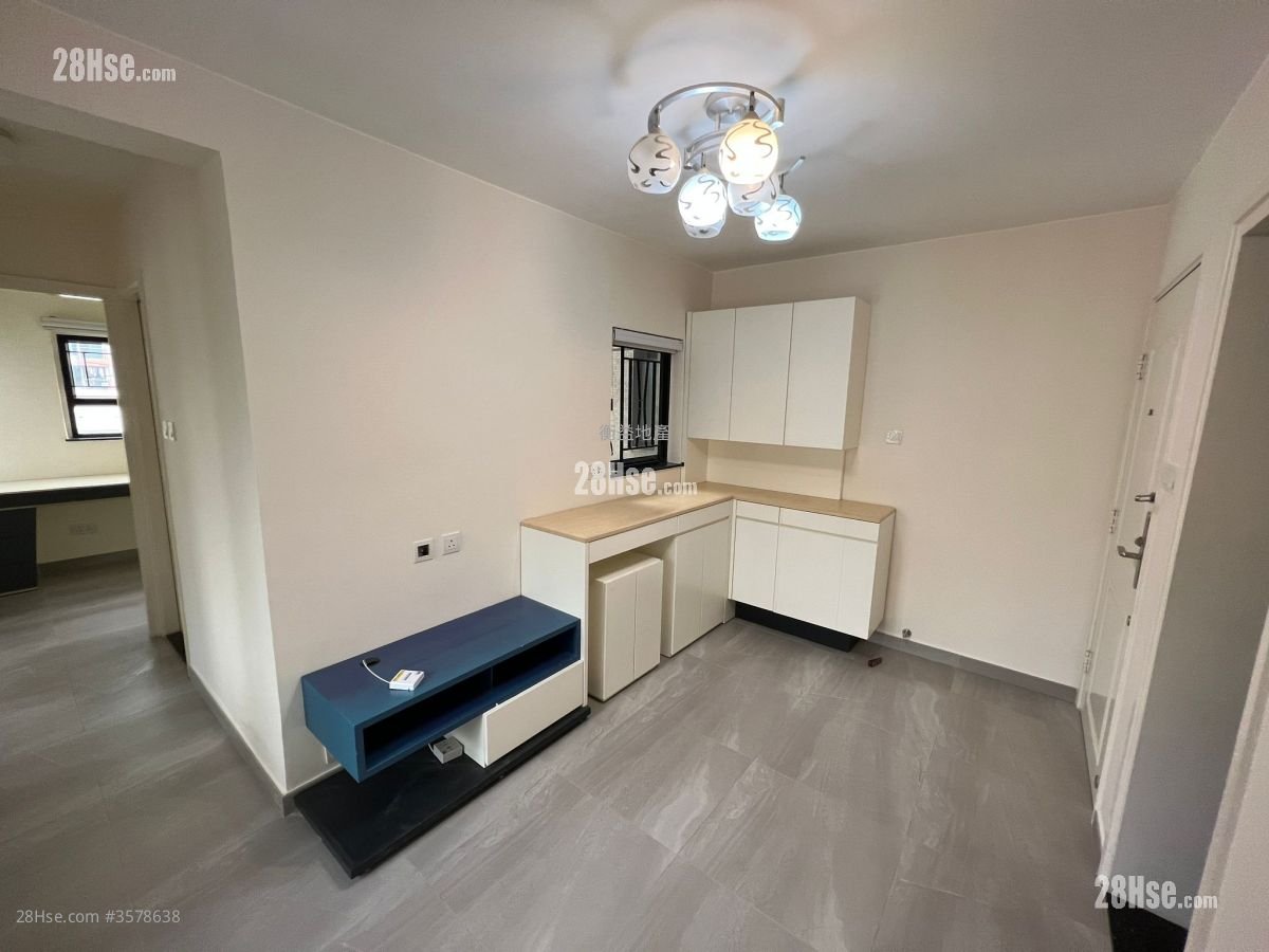 Shaukeiwan Plaza Sell 2 Bedrooms , 1 Bathroom 344 ft²