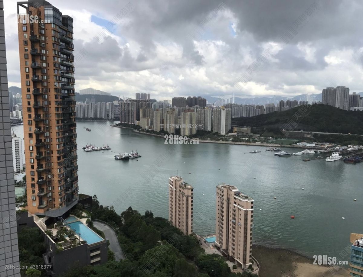 Hanley Villa Rental 3 Bedrooms , 2 Bathrooms 733 ft²