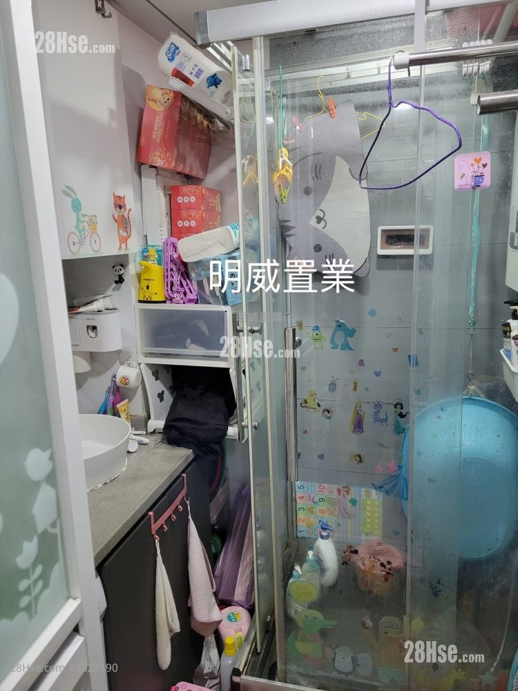 Hung Wai Building Sell 2 Bedrooms , 1 Bathroom 305 ft²