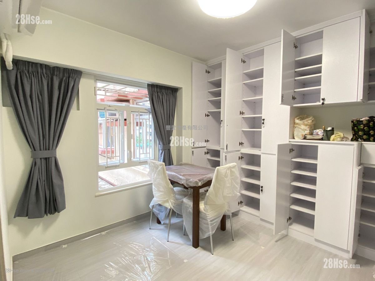 Sun Shing Centre Sell 2 Bedrooms , 1 Bathroom 287 ft²