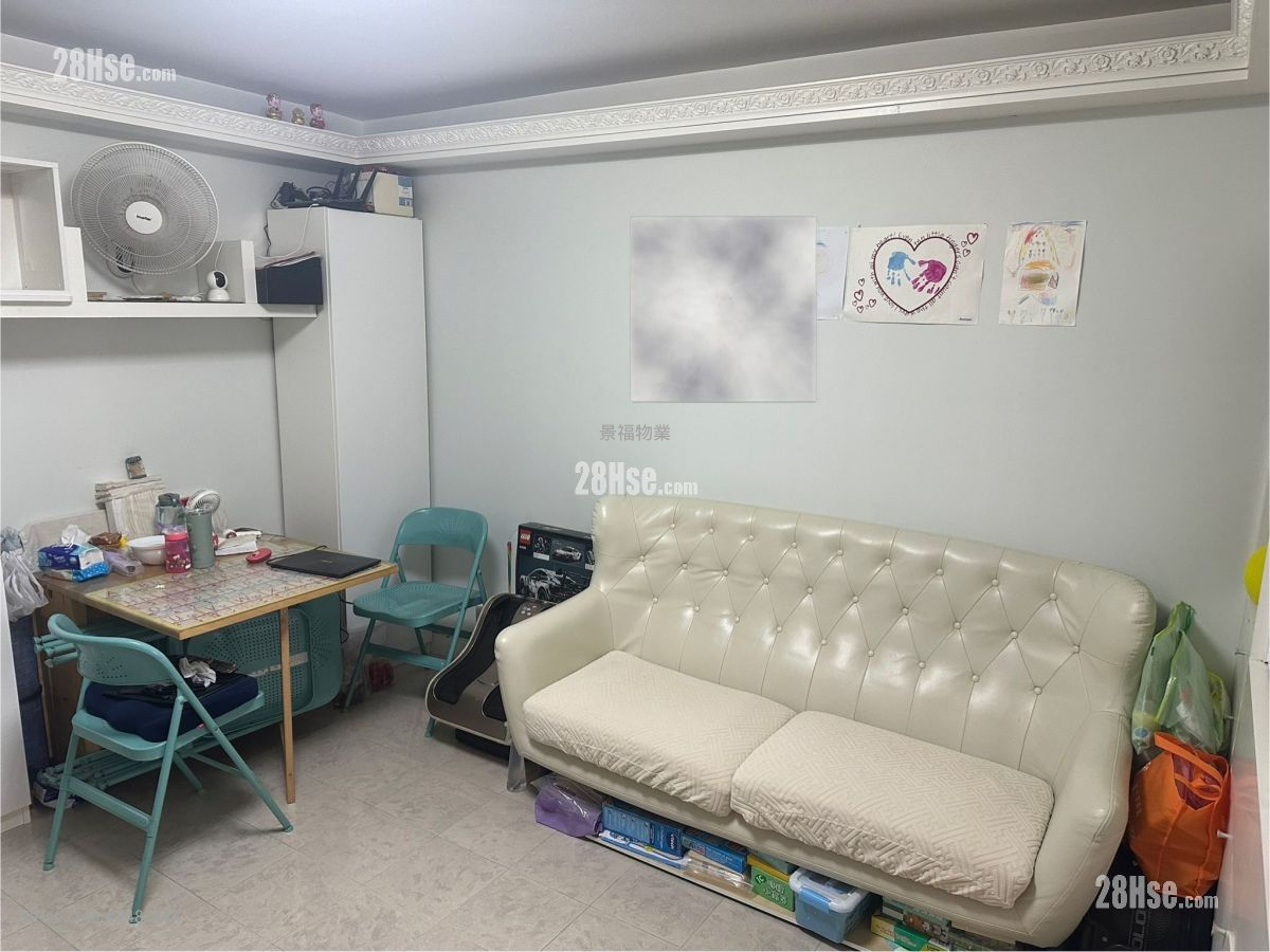 Tung Lam Court Sell 2 Bedrooms , 1 Bathroom 431 ft²