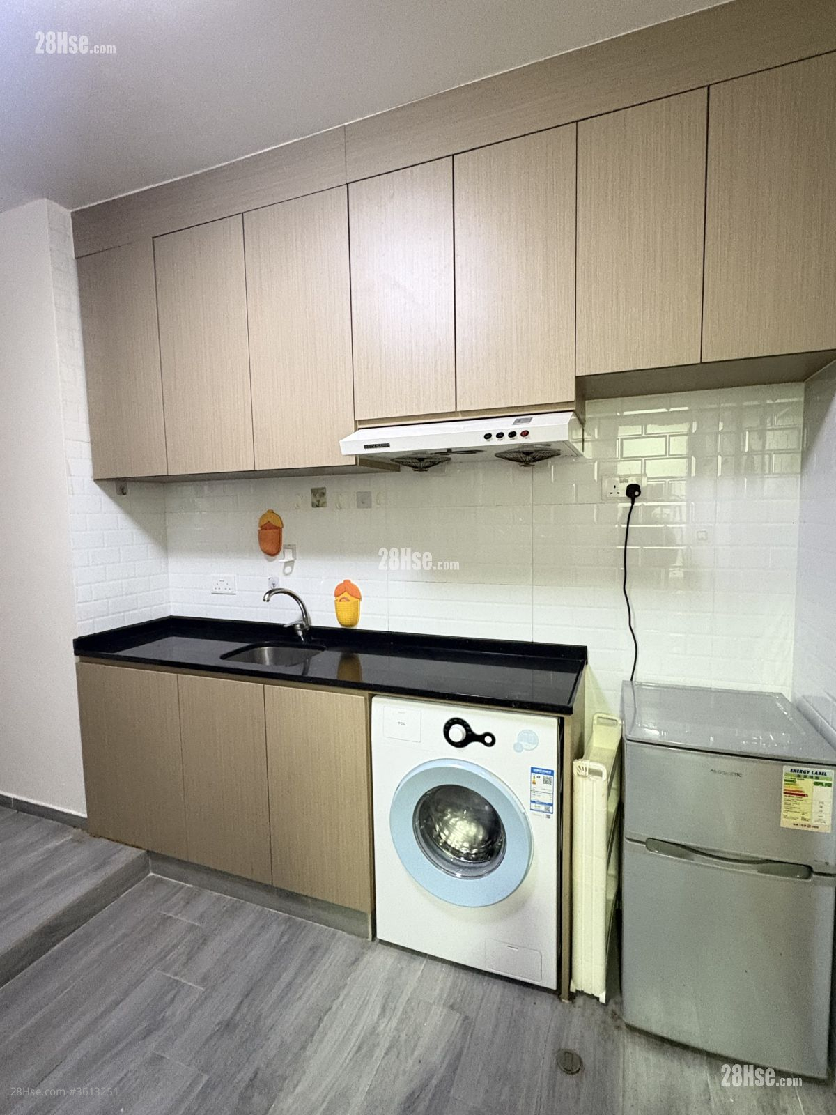 Ming Sau Building Rental 145 ft²