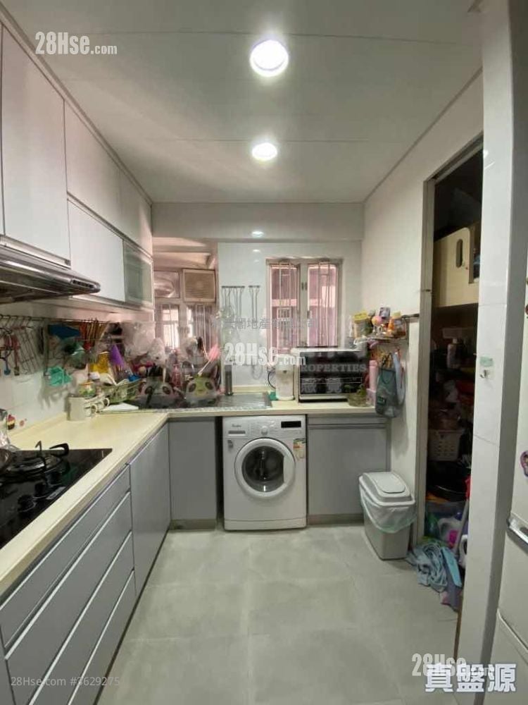 Bo Fung Gardens Sell 3 Bedrooms , 2 Bathrooms 823 ft²