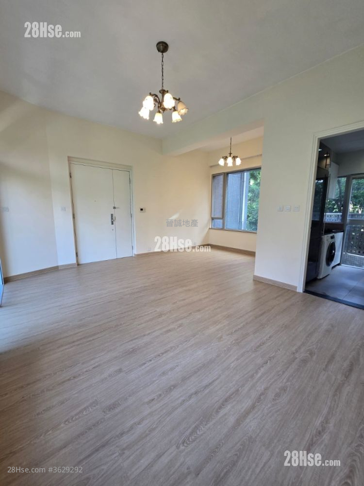 South Crest Sell 3 Bedrooms , 2 Bathrooms 930 ft²