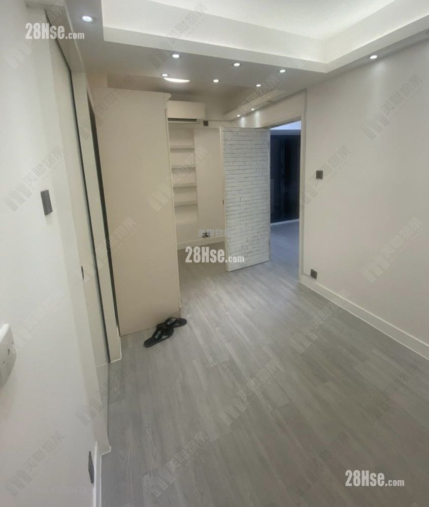 Tai Wo Centre Sell 2 Bedrooms 294 ft²