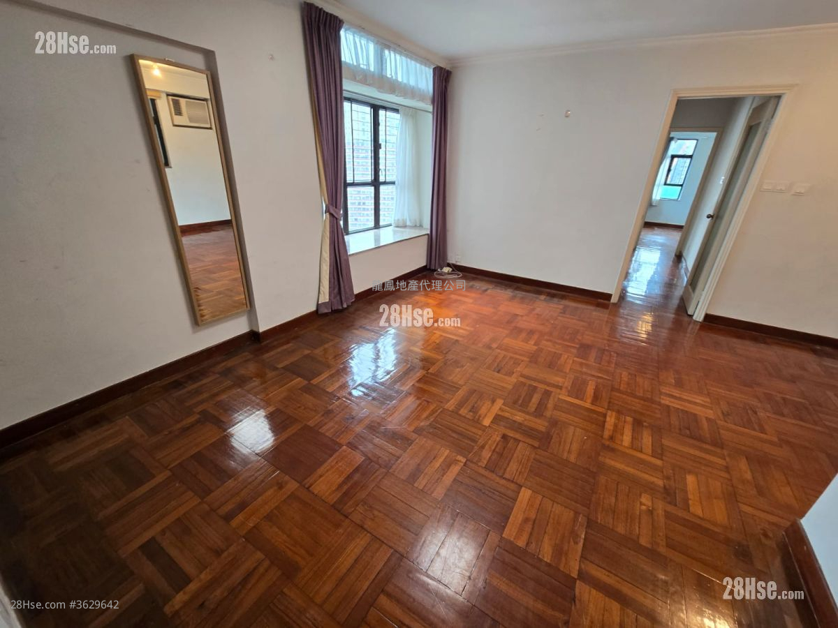 駿發花園 售盤 3 房 , 2 浴室 700 平方呎