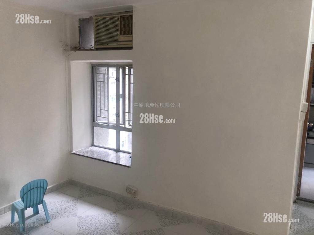 On Shing Court Sell 2 Bedrooms 404 ft²