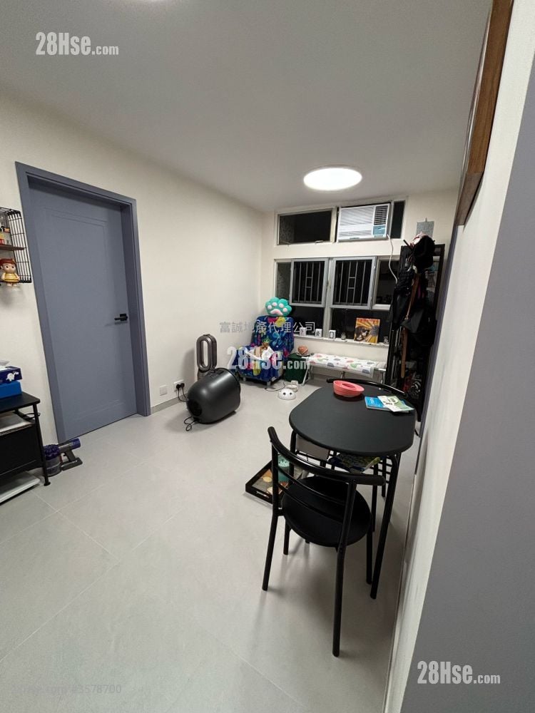 瓊麗苑 售盤 2 房 , 1 浴室 401 平方呎