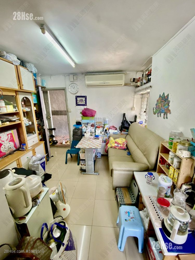 On Shing Court Sell 404 ft²