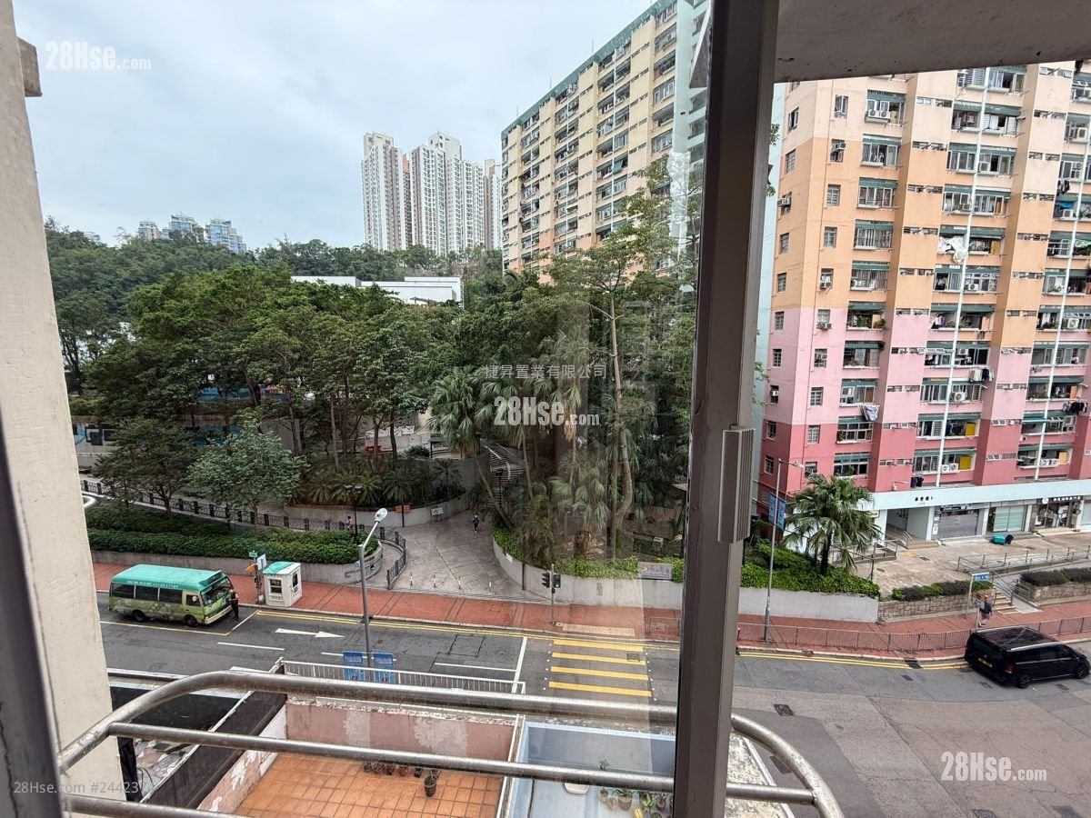 Faerie Court Rental 2 Bedrooms , 1 Bathroom 309 ft²