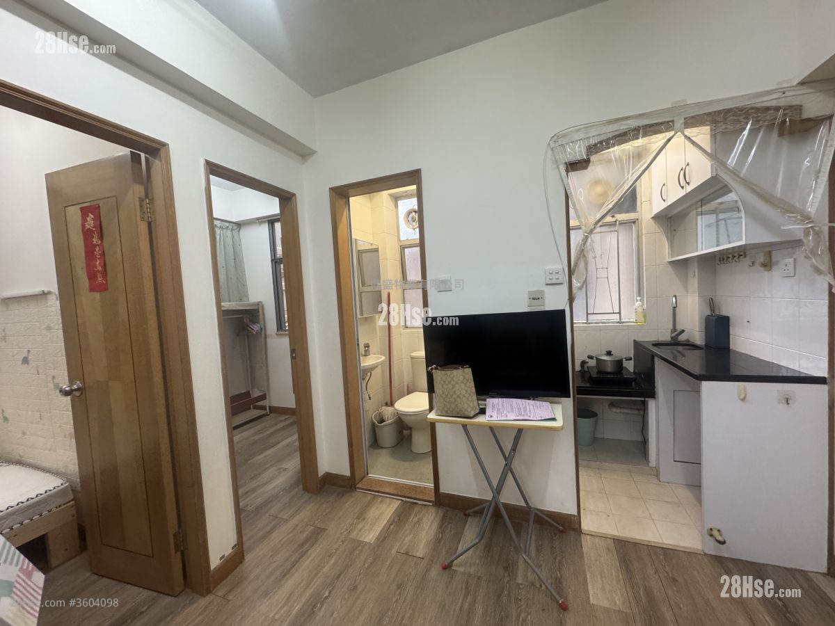 兆年大廈 租盤 2 房 , 1 浴室 227 平方呎