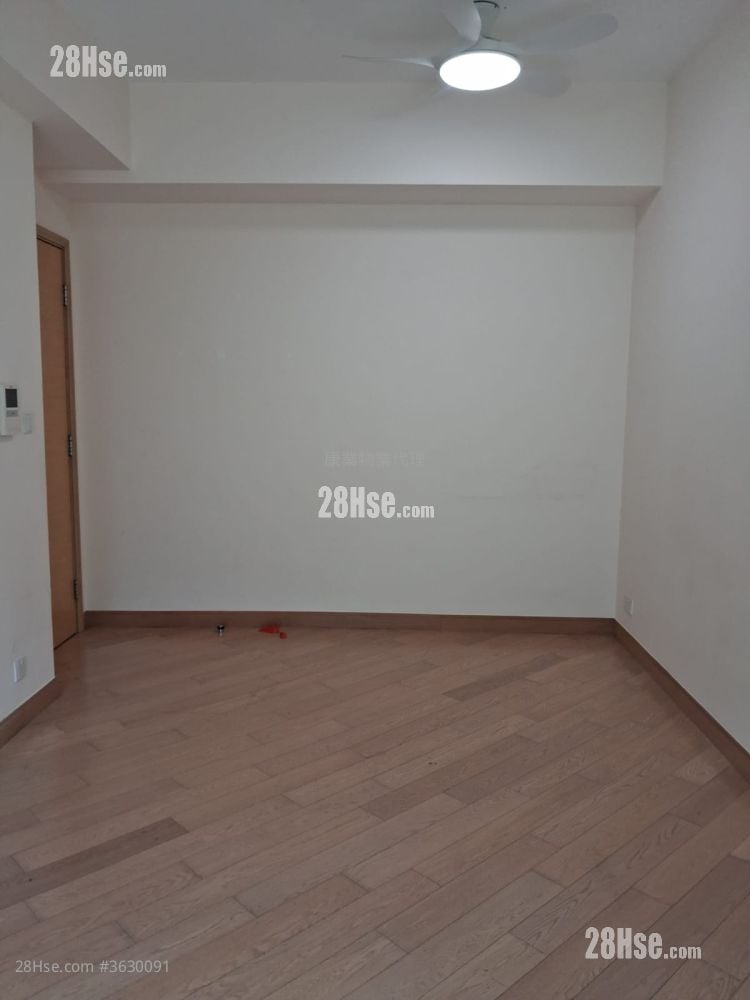 Aria Rental 3 Bedrooms 722 ft²