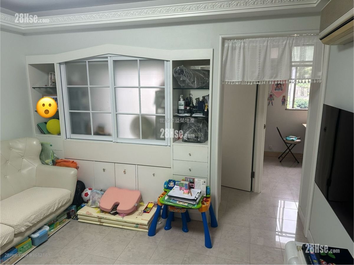 Tung Lam Court Sell 2 Bedrooms , 1 Bathroom 431 ft²