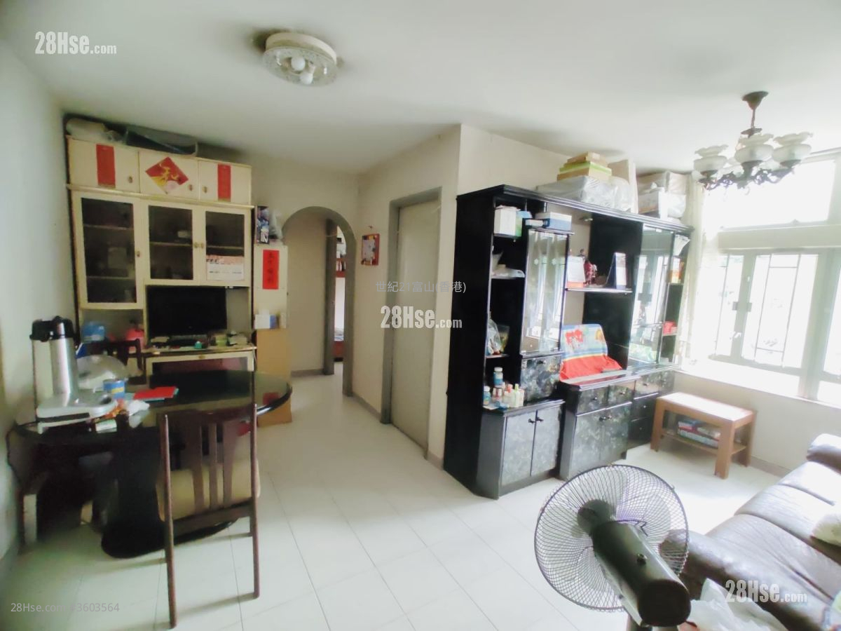 Tin Wang Court Sell 3 Bedrooms , 1 Bathroom 554 ft²