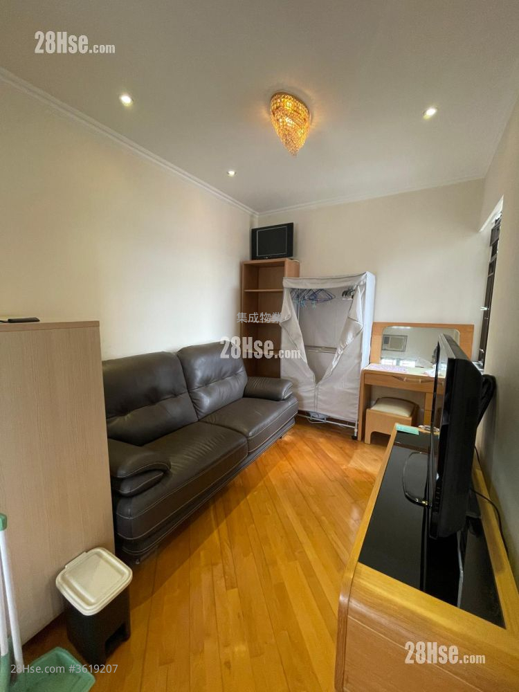 Elegant Garden Sell 2 Bedrooms , 1 Bathroom 404 ft²