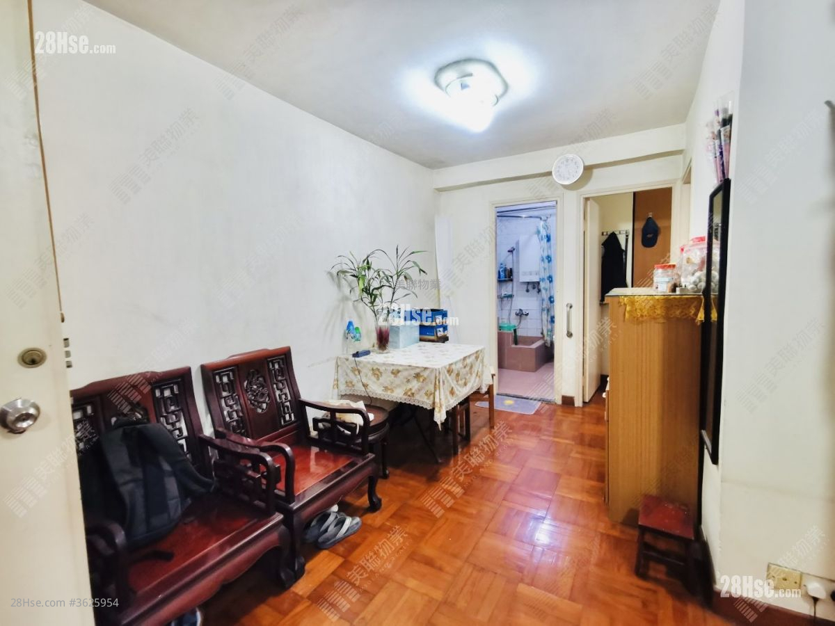 Wing Fok Centre Sell 2 Bedrooms , 1 Bathroom 431 ft²
