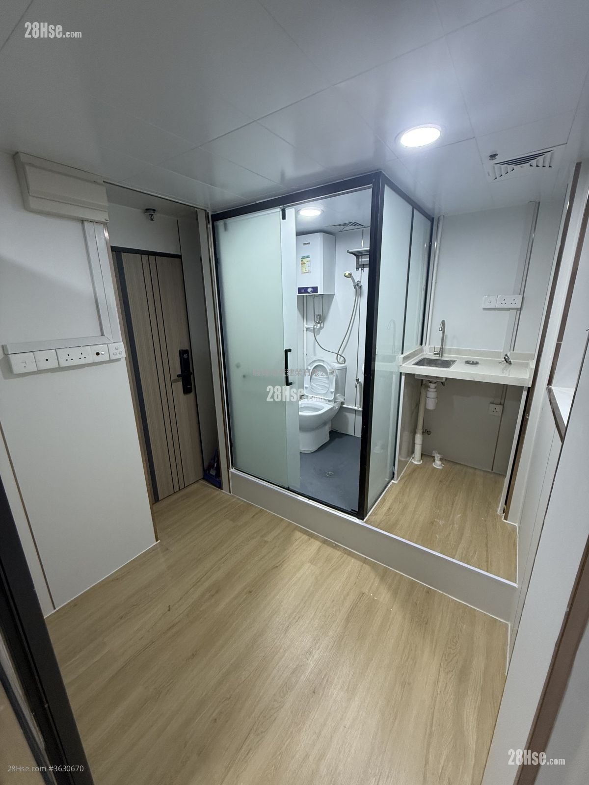 Kwong On Bank Mongkok Branch Building Rental 1 Bedroom 130 ft²