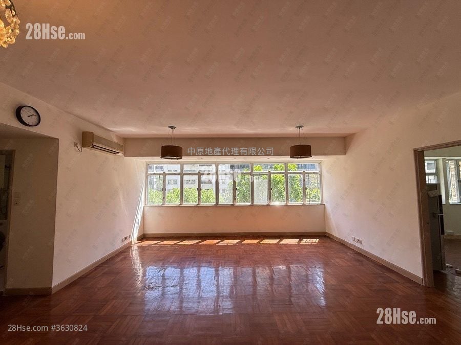 Gallant Court Sell 3 Bedrooms , 3 Bathrooms 1,292 ft²