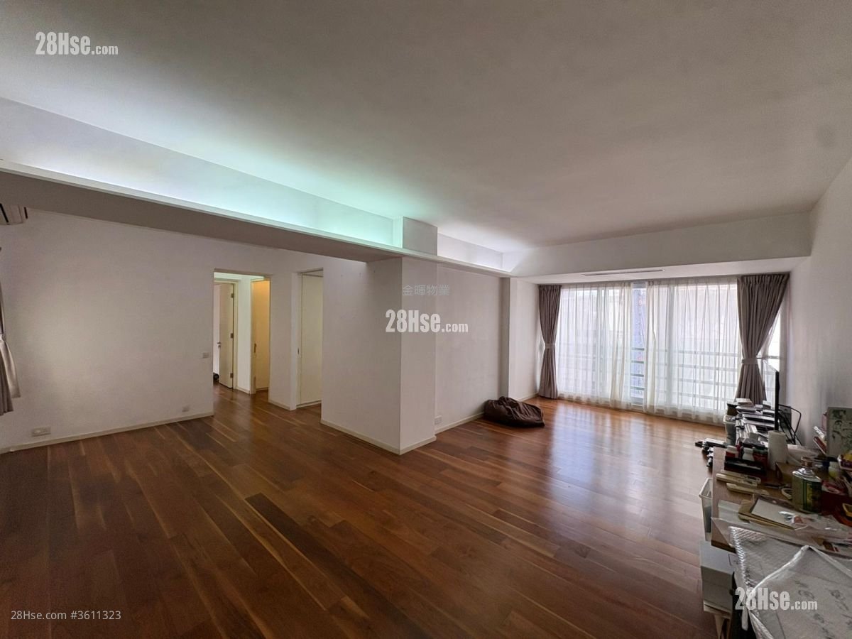 Merry Court Sell 3 Bedrooms , 2 Bathrooms 1,215 ft²