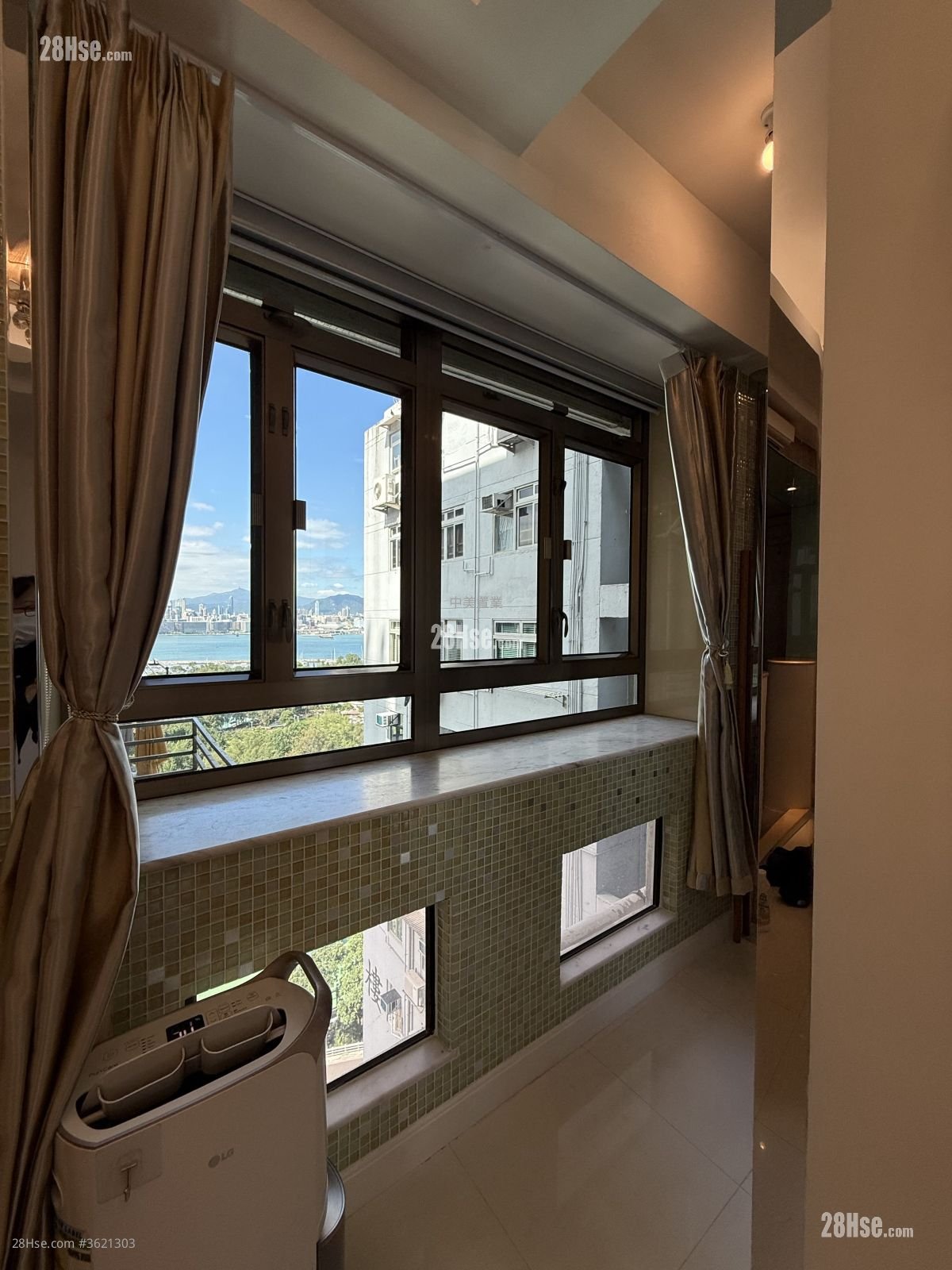 Causeway Tower Sell 2 Bedrooms , 1 Bathroom 411 ft²