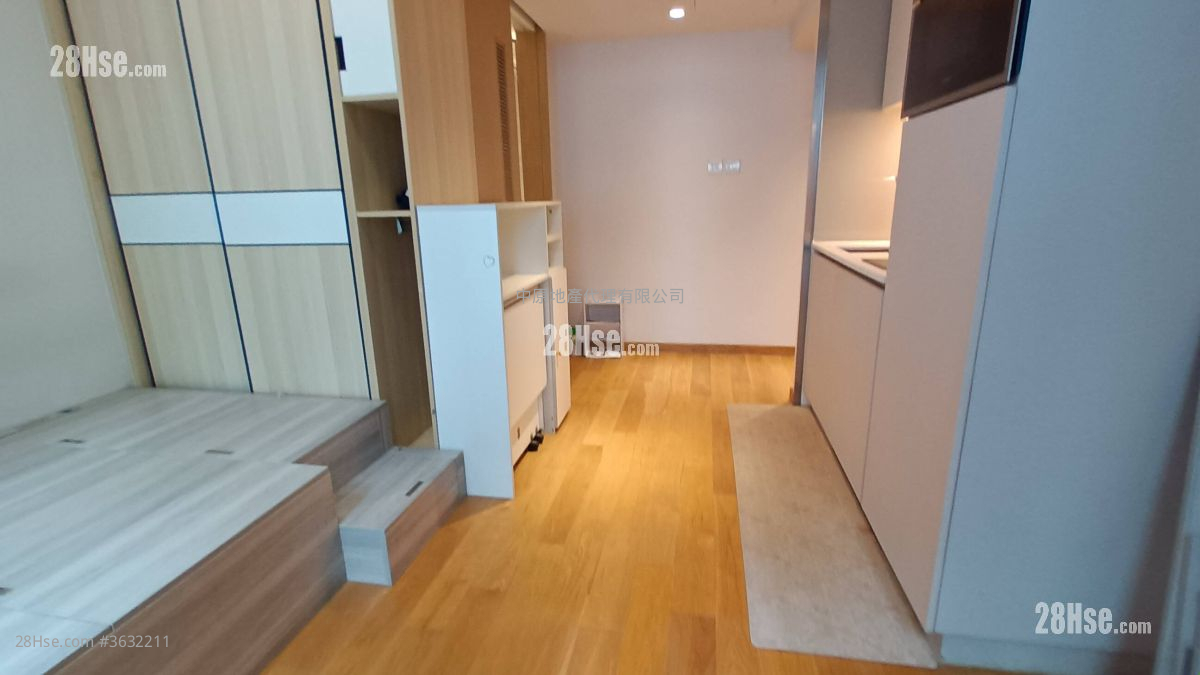 The Astro Sell Studio 216 ft²