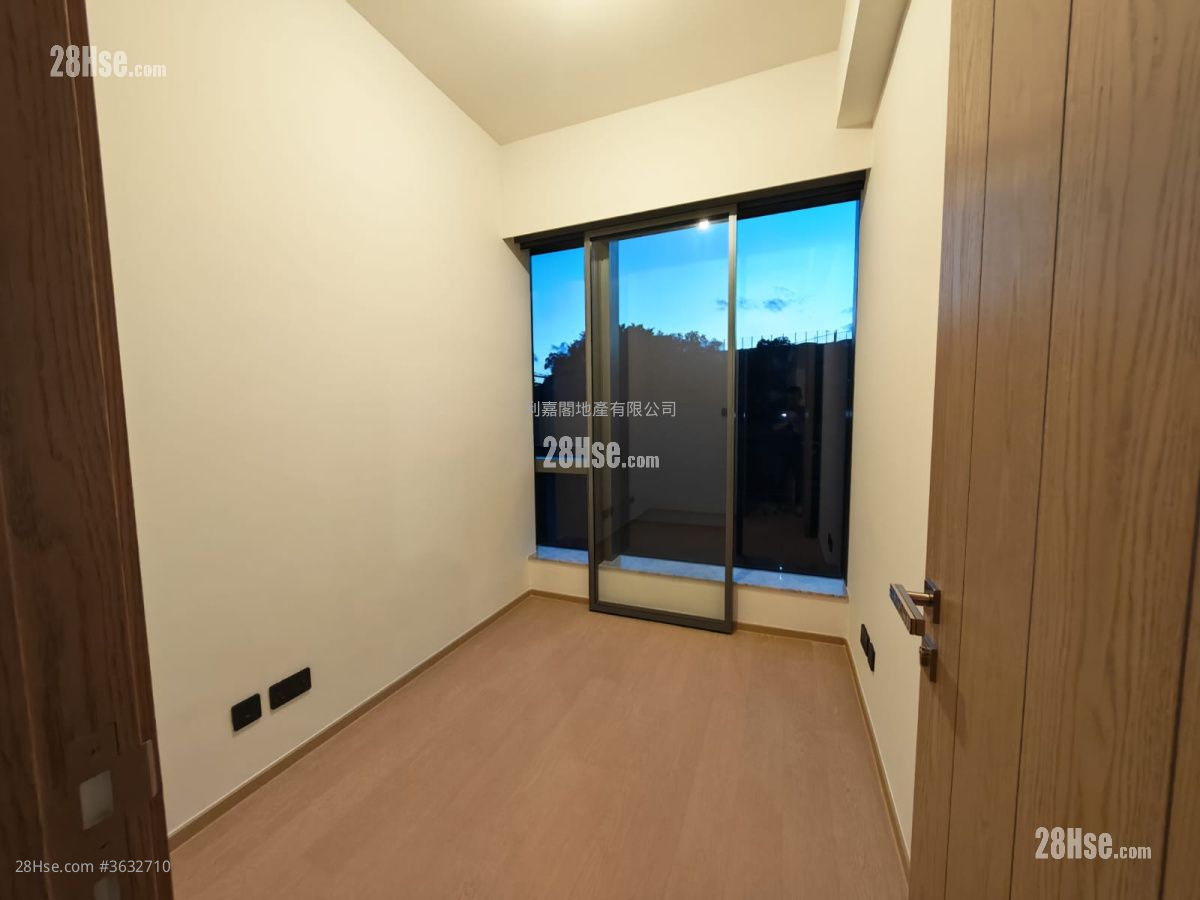 In One Rental 3 Bedrooms , 2 Bathrooms 934 ft²