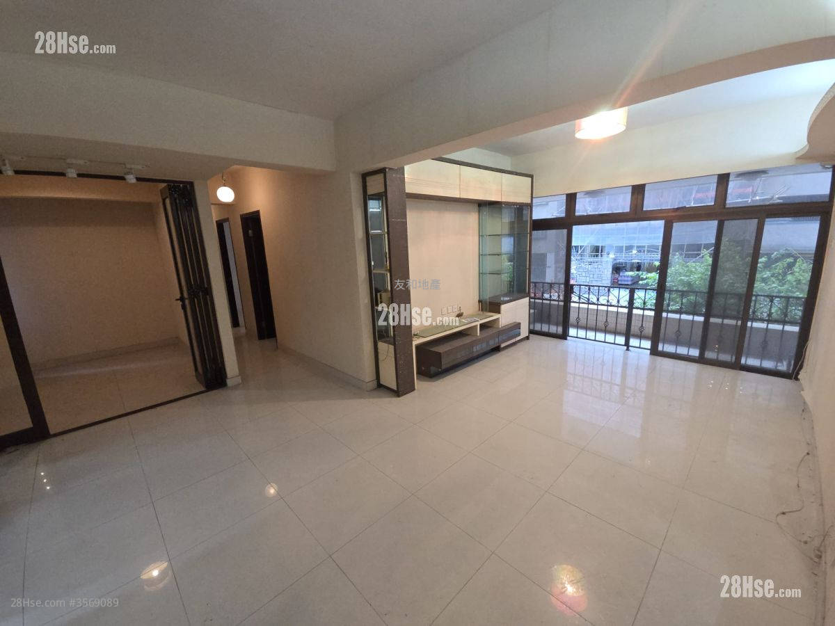 Lung Man Building Sell 4 Bedrooms , 2 Bathrooms 1,109 ft²