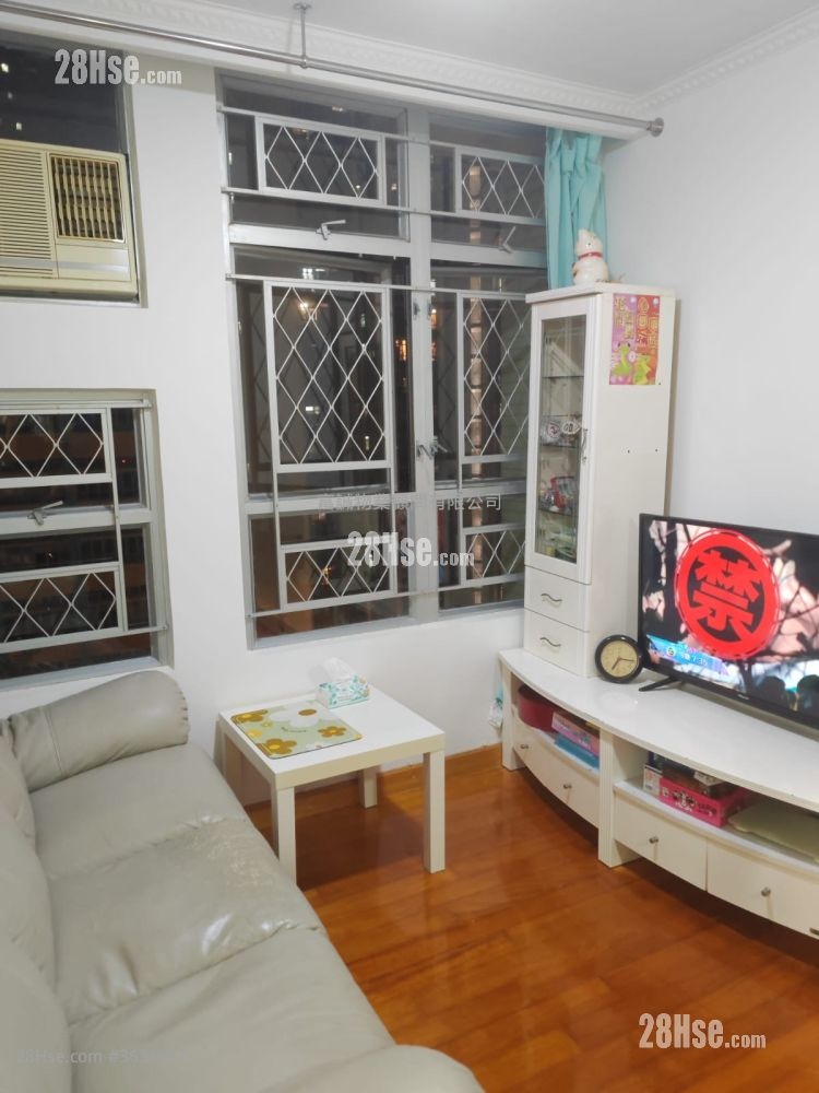 Hong Yat Court Sell 2 Bedrooms , 1 Bathroom 506 ft²