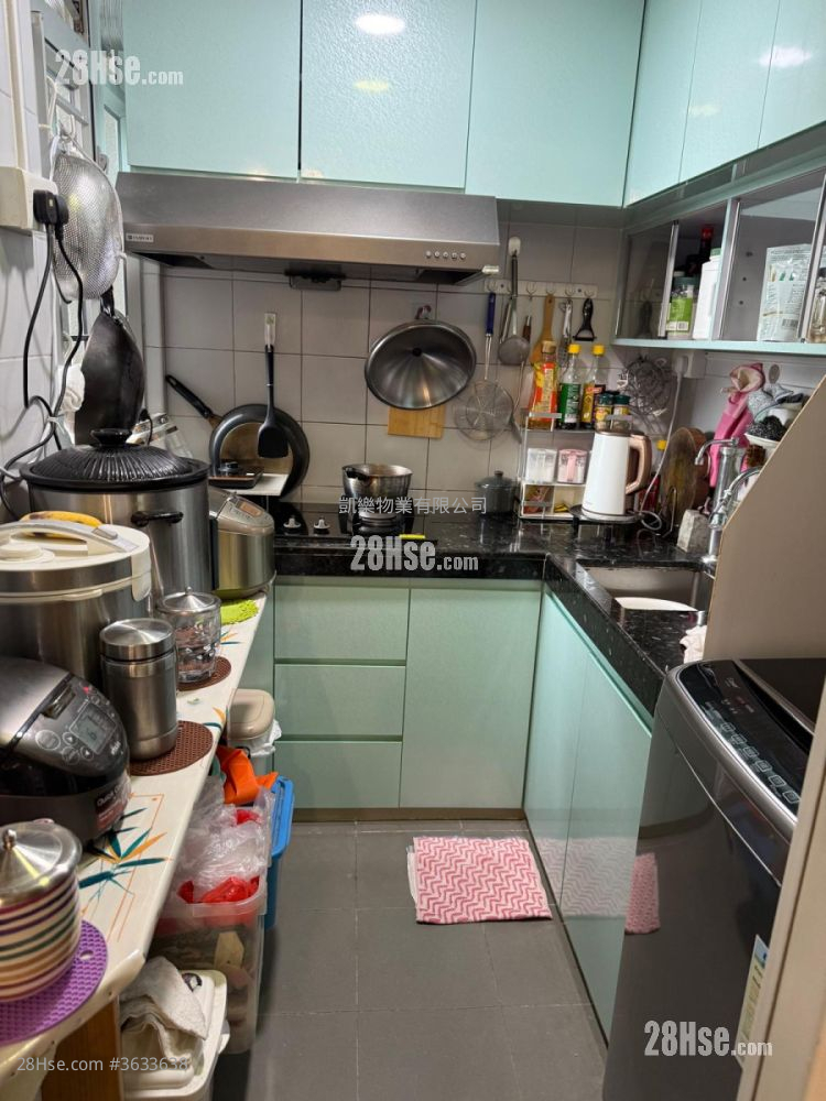 Choi Hing Court Sell 2 Bedrooms , 1 Bathroom 378 ft²