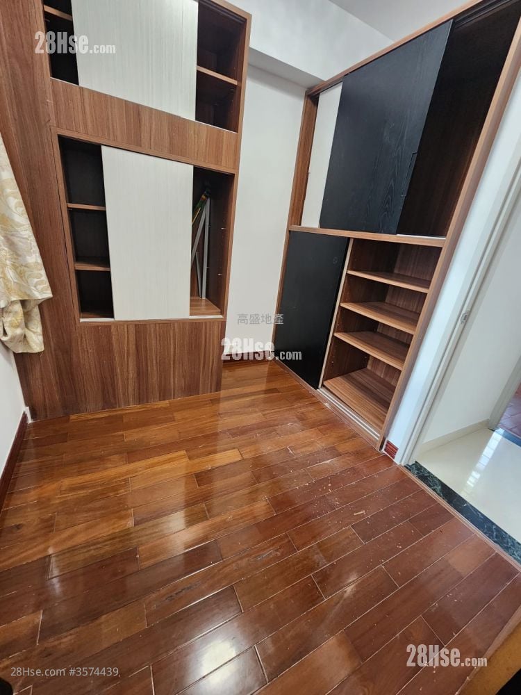 恆發大廈 租盤 2 房 , 1 浴室 562 平方呎