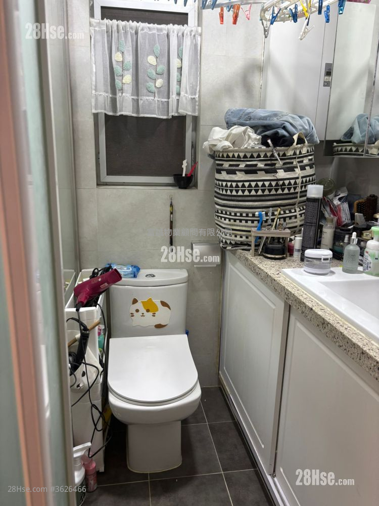 Hong Yat Court Sell 2 Bedrooms , 1 Bathroom 506 ft²