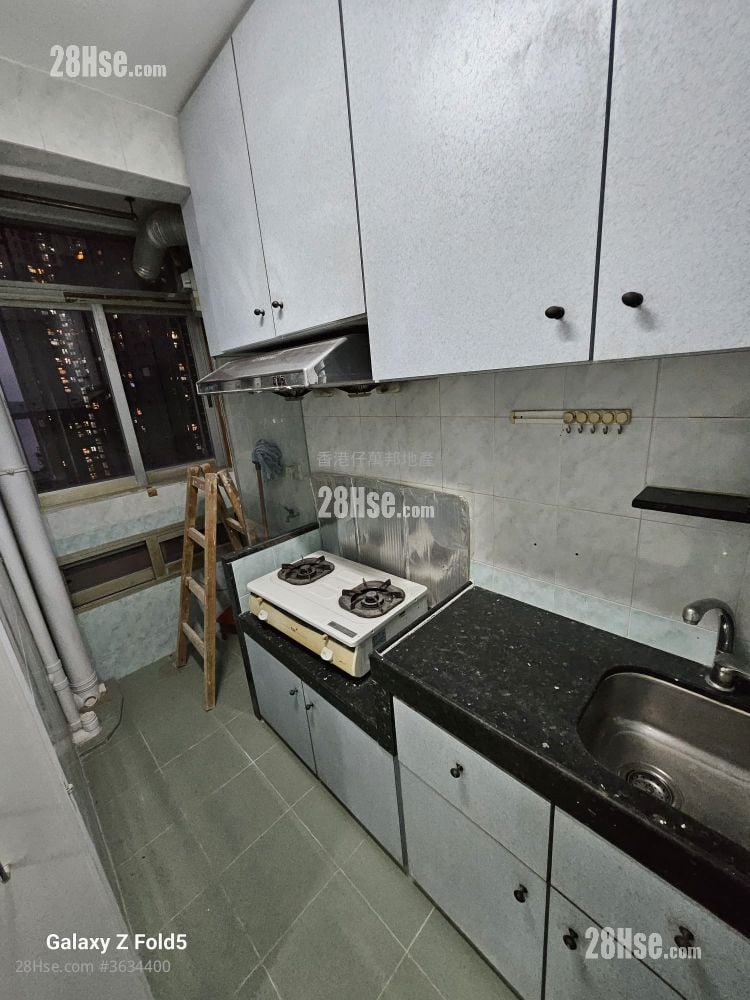 Wah Kwai Estate Sell 3 Bedrooms 544 ft²