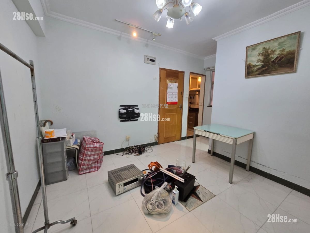 Luen Hong Apartments Sell 2 Bedrooms , 1 Bathroom 328 ft²