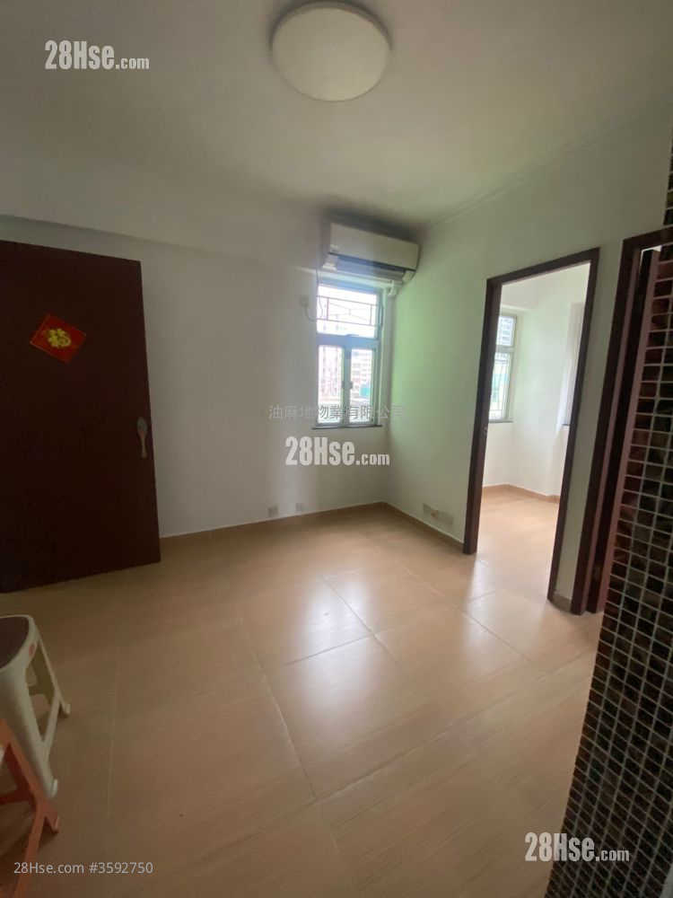 Lauren Court Sell Studio , 1 Bathroom 267 ft²