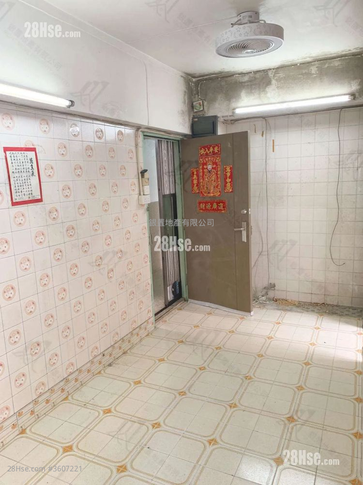 Fuk Wo Mansion Sell 3 Bedrooms , 1 Bathroom 330 ft²