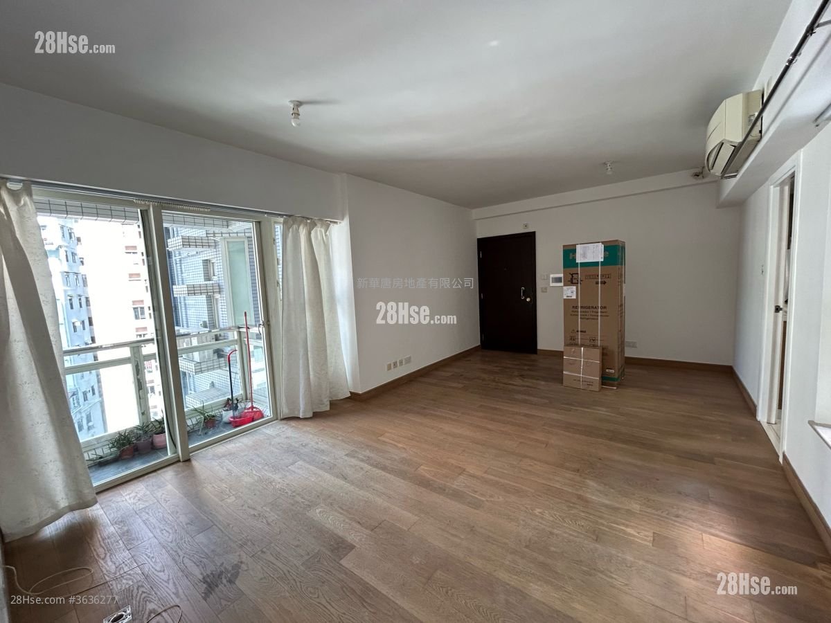 Centre Stage Rental 3 Bedrooms , 2 Bathrooms 773 ft²