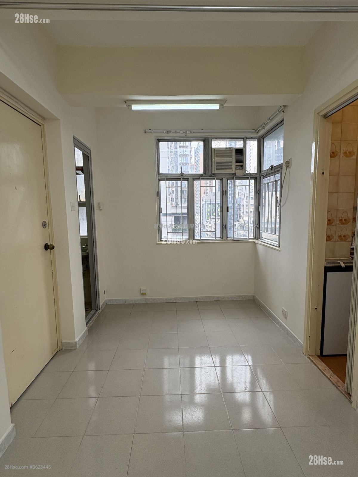 Lun May Building Rental Studio , 1 Bathroom 142 ft²