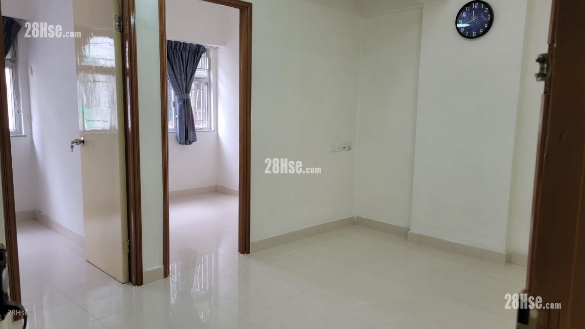 Cosmopolitan Estate Rental 2 Bedrooms , 1 Bathroom 325 ft²