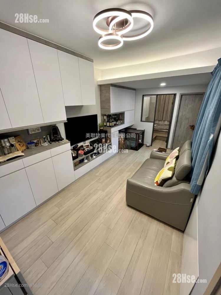 Eastway Towers Sell 2 Bedrooms , 1 Bathroom 415 ft²