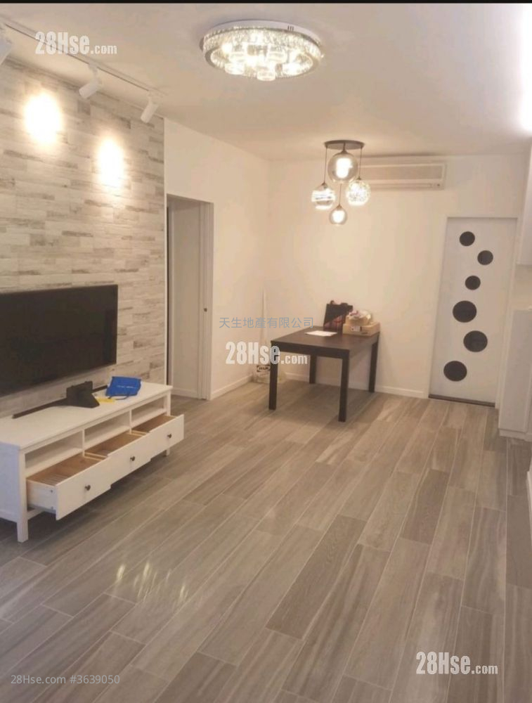 Dragon Court Sell 4 Bedrooms , 2 Bathrooms 857 ft²