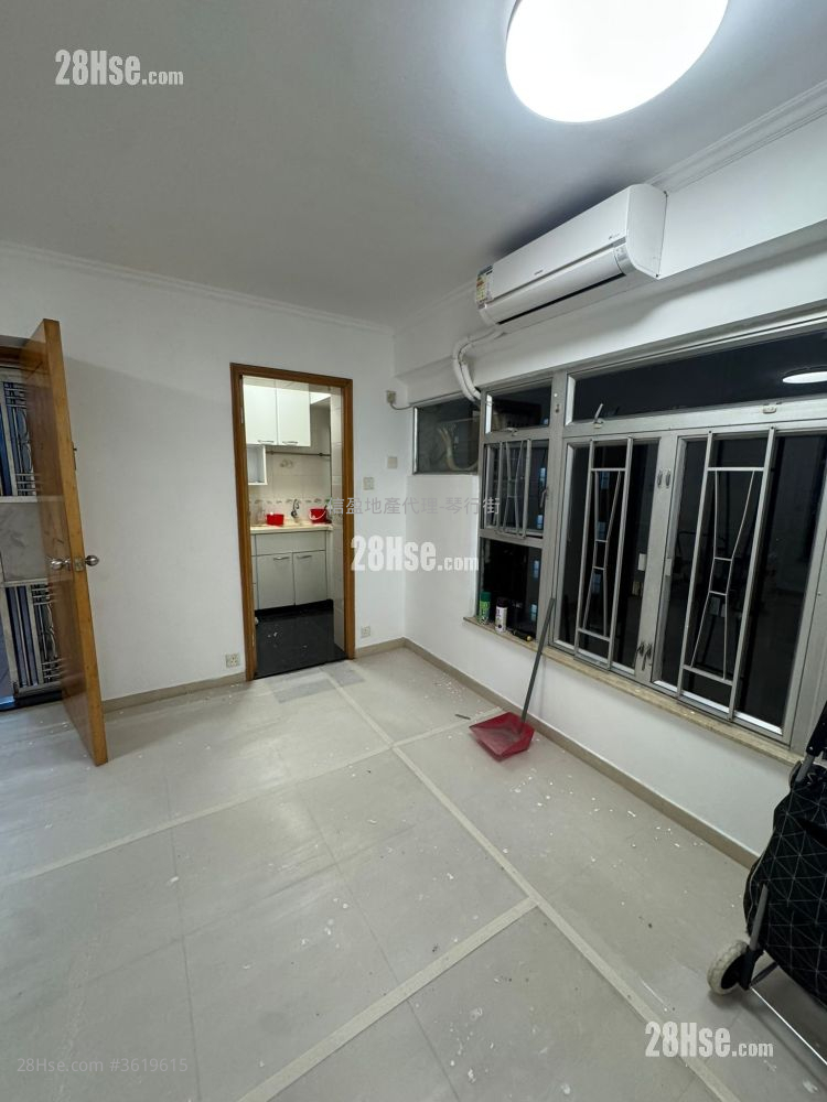 Maple Gardens Rental 3 Bedrooms , 2 Bathrooms 615 ft²