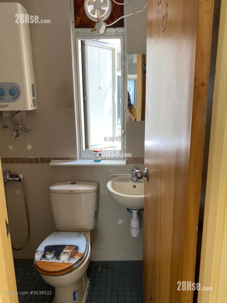 Golden Lion Garden Rental 285 ft²