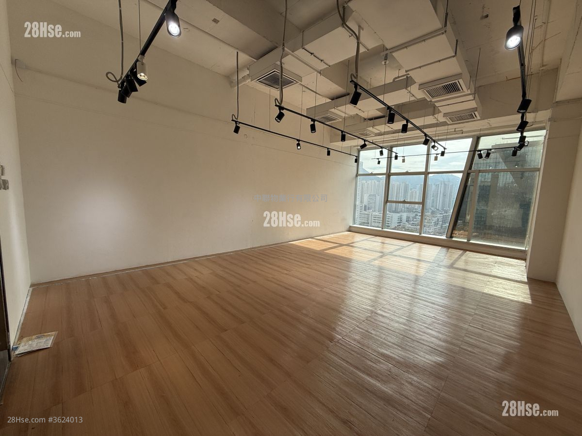 Kings Wing Plaza Rental Studio 600 ft²