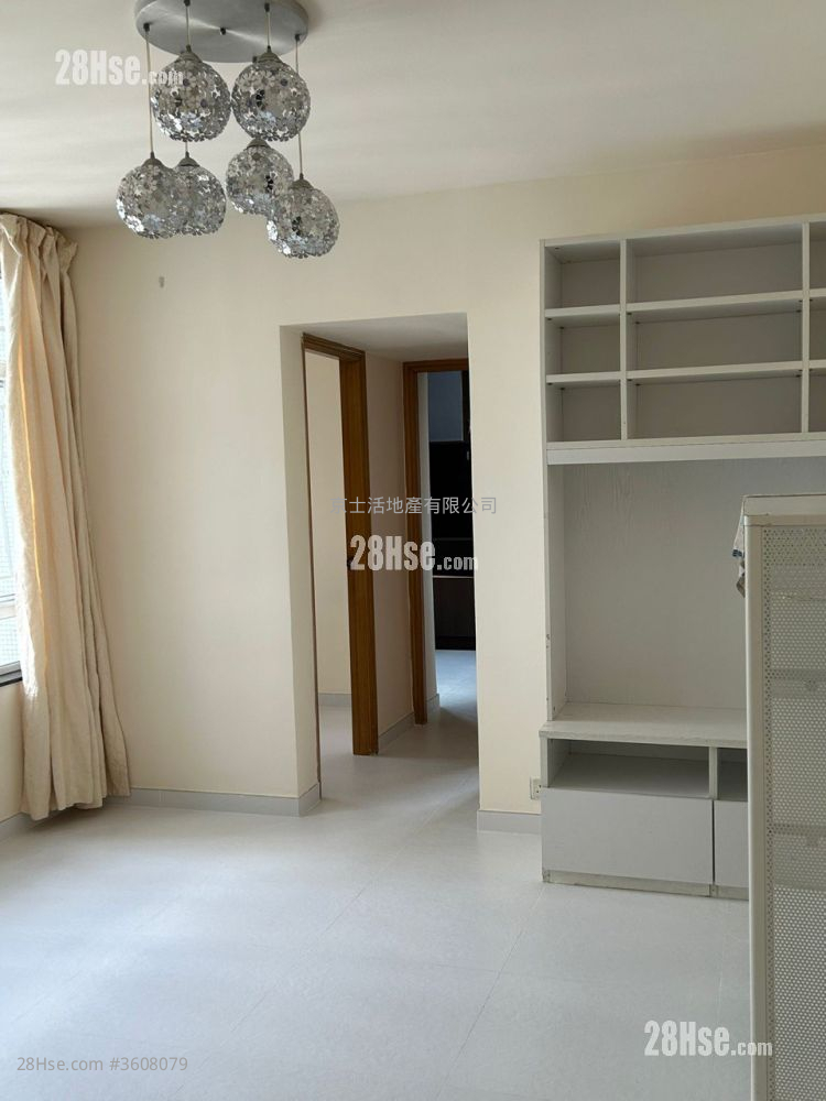 Holford Gardens Rental 2 Bedrooms , 1 Bathroom 401 ft²